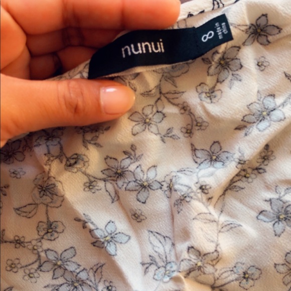 Cute tie crop top. Perfect for summer! - Picture 2 of 2